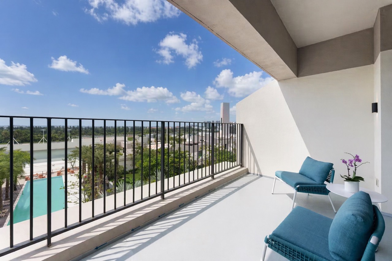 Ocean and Pool View Room